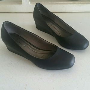 Lifestride Black Wedge Heels